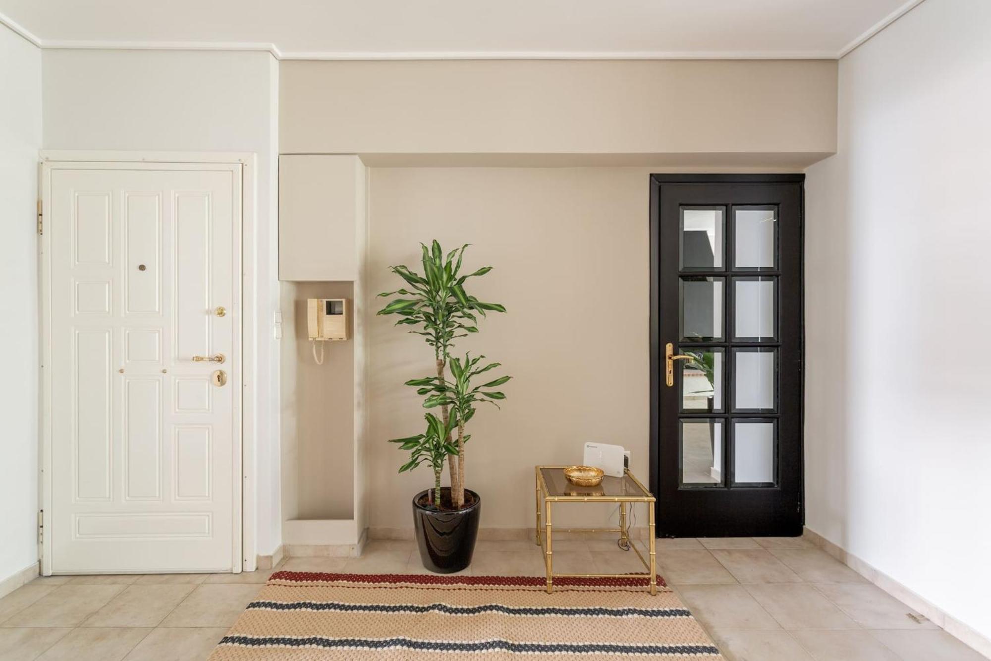 Fresh Detailed Stylish Apartment At Acropolis Атина Екстериор снимка